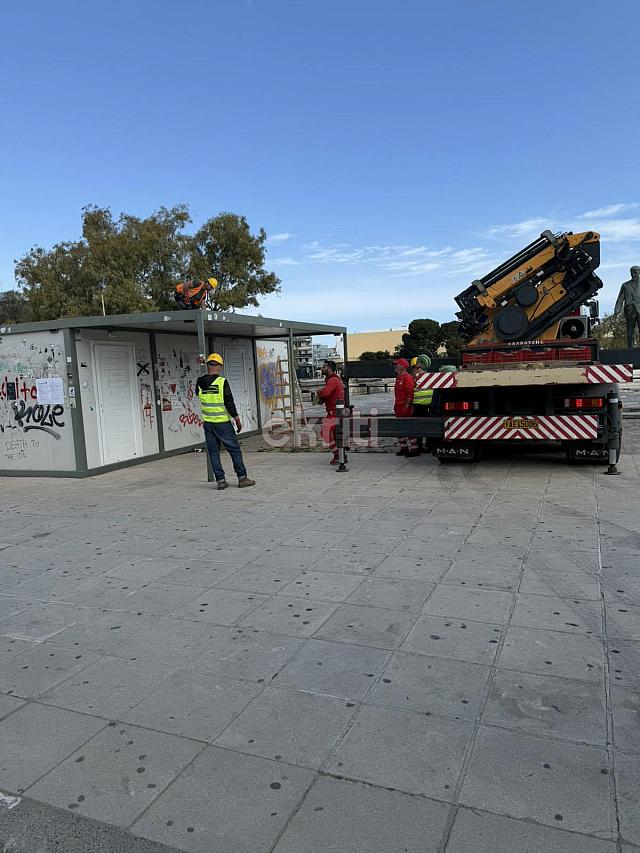 κοντεινερ - αγαλμα βενιζελου