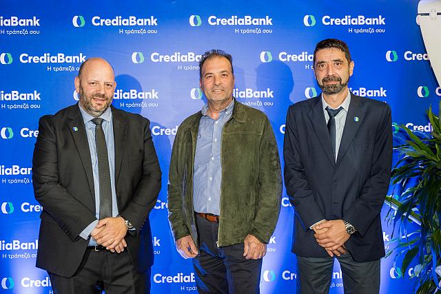 ο κ. Σεγρεδάκης (Διευθυντής καταστήματος Λ. Κνωσσού CrediaBank), ο κ. Μπουμπάκης από την εταιρεία CERTO PORTA και o κ. Σεραφειμίδης (στέλεχος καταστήματος)