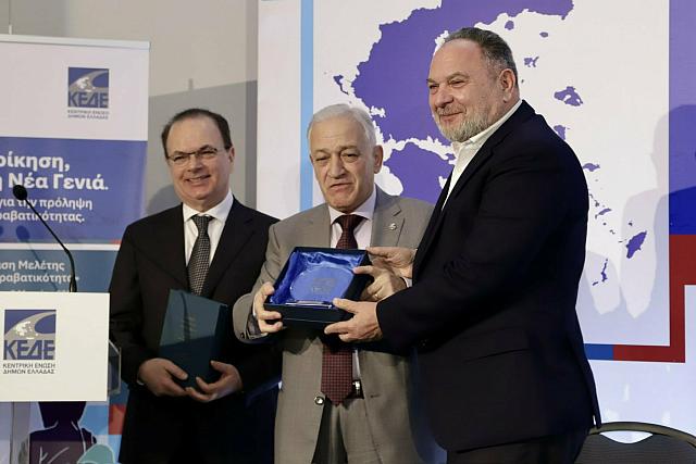 γιάννης κουράκης