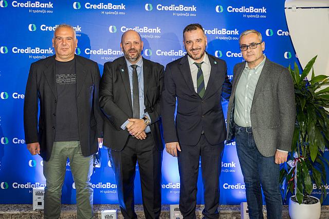 ο κ. Παντελάκης, ο κ. Σεγρεδάκης (Διευθυντής καταστήματος Λ. Κνωσσού CrediaBank), ο κ. Δραμουντάνης, Επικεφαλής Δικτύου Περιφέρειας Κρήτης CrediaBank και ο κ. Χοχλιδάκης