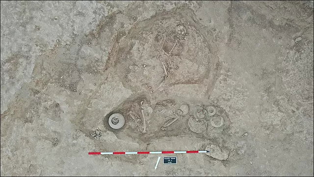 Ανθρώπινες ταφές από την τάφρο