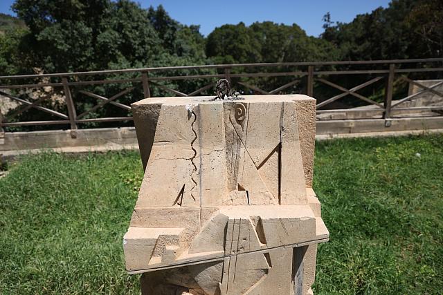 προτομη Ξυλούρη