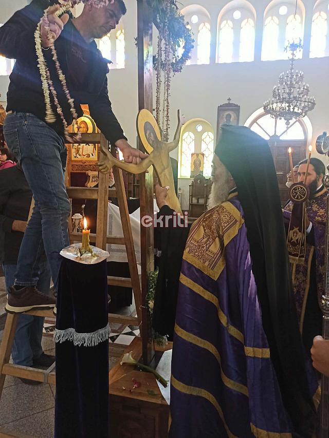 τελετή αποκαθήλωσης άγιος νεκτάριος