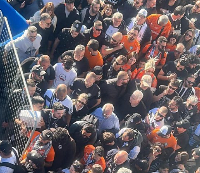 φιλαθλοι στο σταδιο