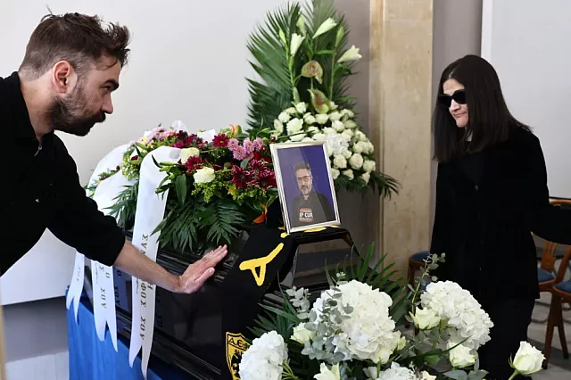 θεανώ φωτίου κηδεία γιος