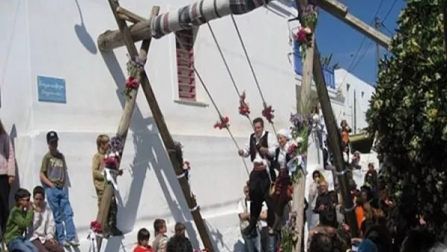 Κύθνος: Το έθιμο της «Κούνιας»