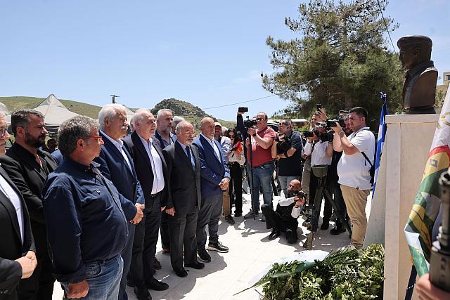 προτομή του Ήρωα της Κύπρου Μανώλη Μπικάκη