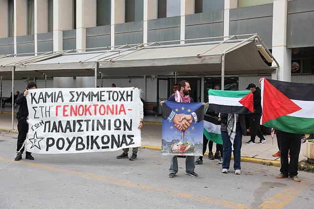 Συγκέντρωση στο αεροδρόμιο Ηρακλείου για τους 175 ακτιβιστές