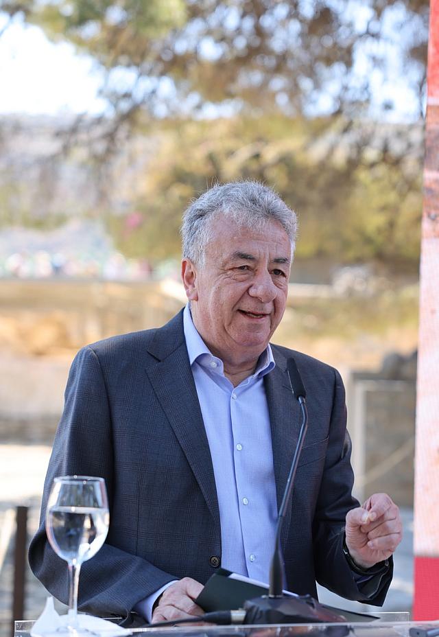 αρναουτακης
