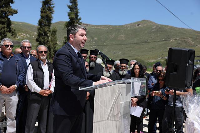 προτομή του Ήρωα της Κύπρου Μανώλη Μπικάκη