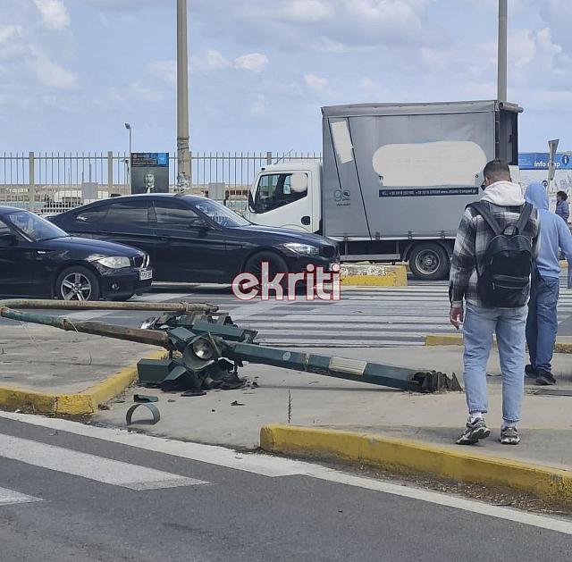 Έπεσε Φανάρι στην παραλιακή