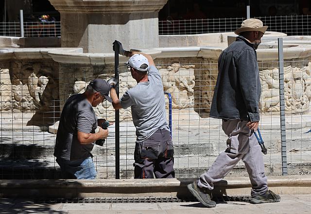 Λιοντάρια εργασίες