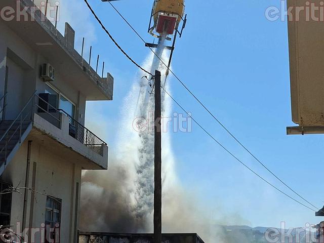 φωτια χωστος