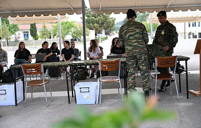 Στρατός γυναίκες