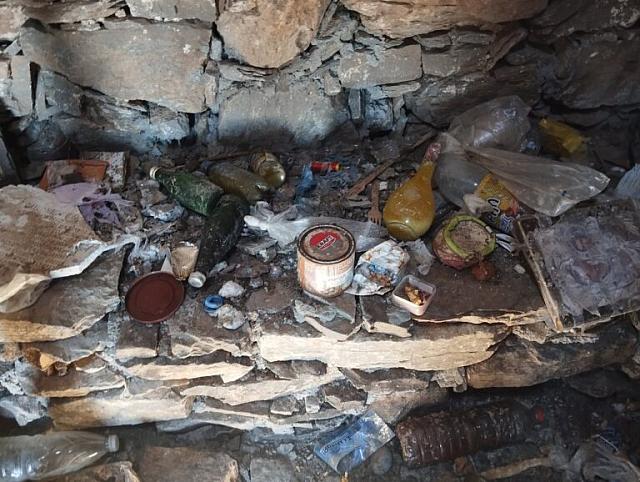 Γεμάτο σκουπίδια το εκκλησάκι του Τιμίου Σταυρού