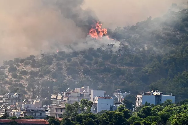 φωτιές σε Περιφερειακή Αιγάλεω και Χαϊδάρι 