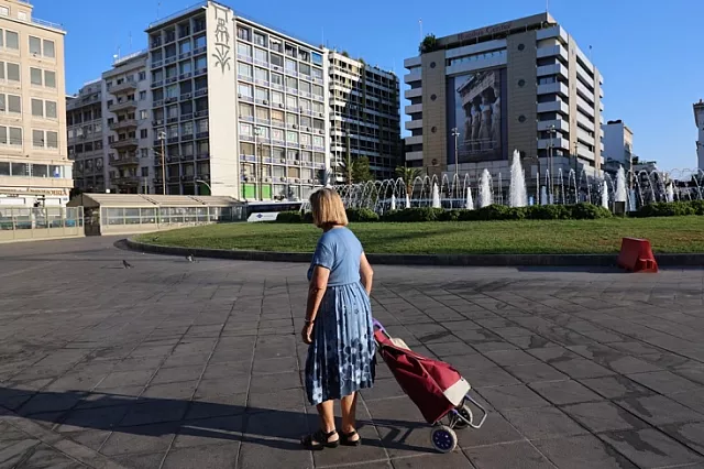 Εικόνες από την άδεια Αθήνα ανήμερα το Δεκαπενταύγουστο