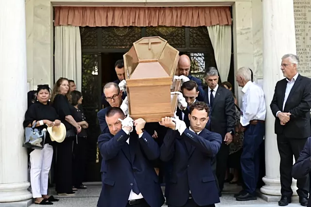 κηδεια μανου
