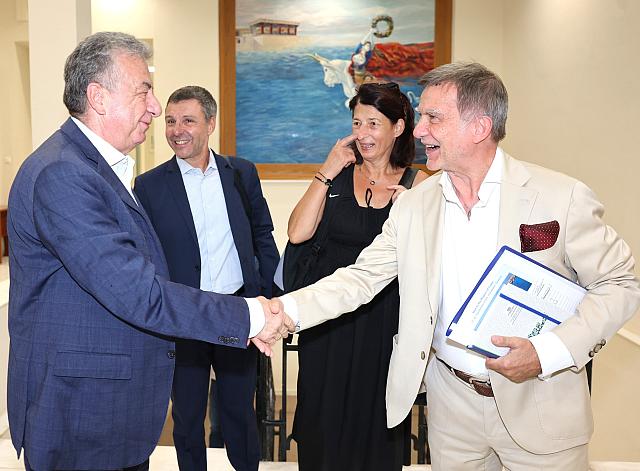 Περιφερειαρχης 