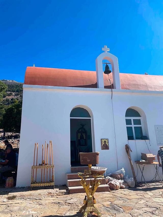 ΑΓΙΟς ΜΑΜΑς ΚΑΜΑΡΕς