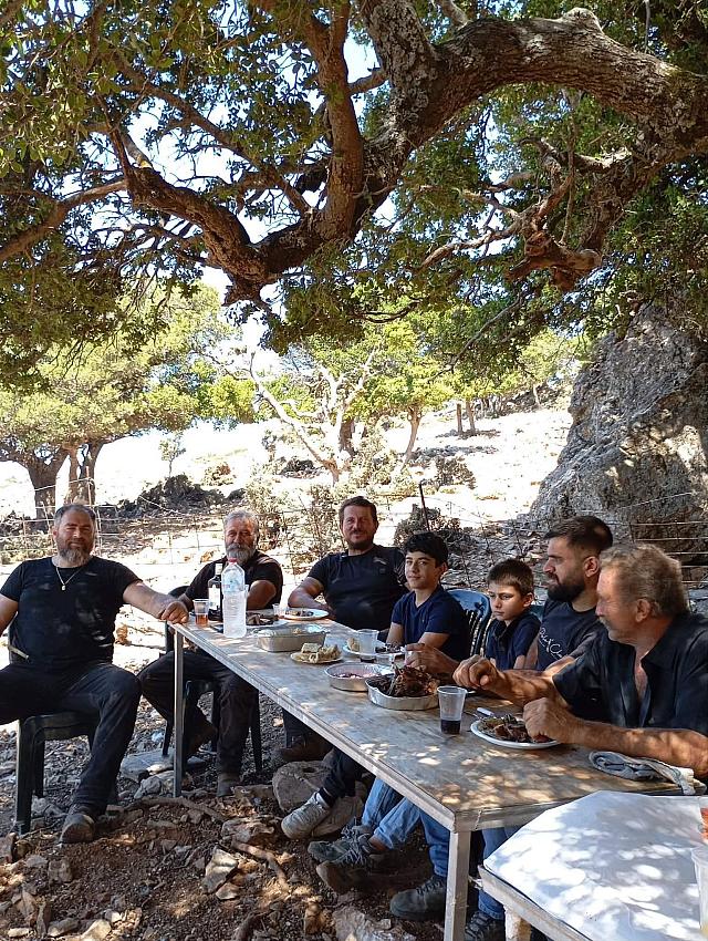 ΑΓΙΟς ΜΑΜΑς ΚΑΜΑΡΕς
