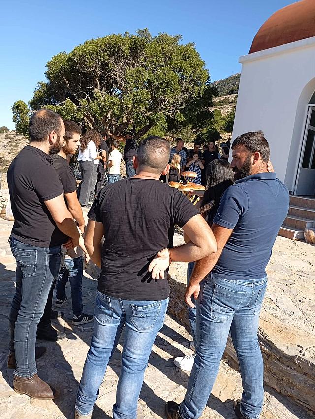 ΑΓΙΟς ΜΑΜΑς ΚΑΜΑΡΕς