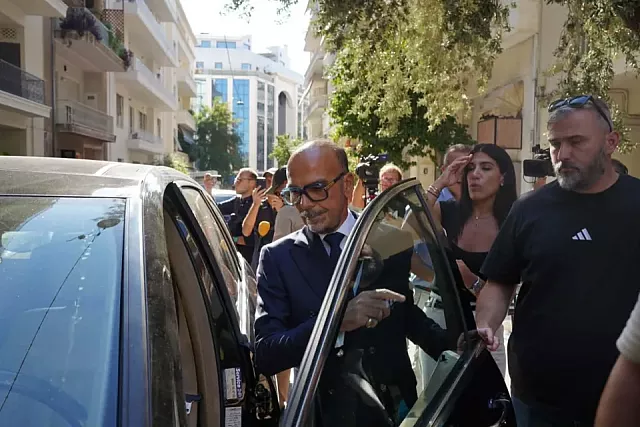 Ο γιατρός - ιδιοκτήτης του ιατρείου στο Κολωνάκι