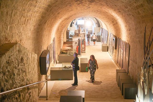 στοά μακάσι εγκαίνια