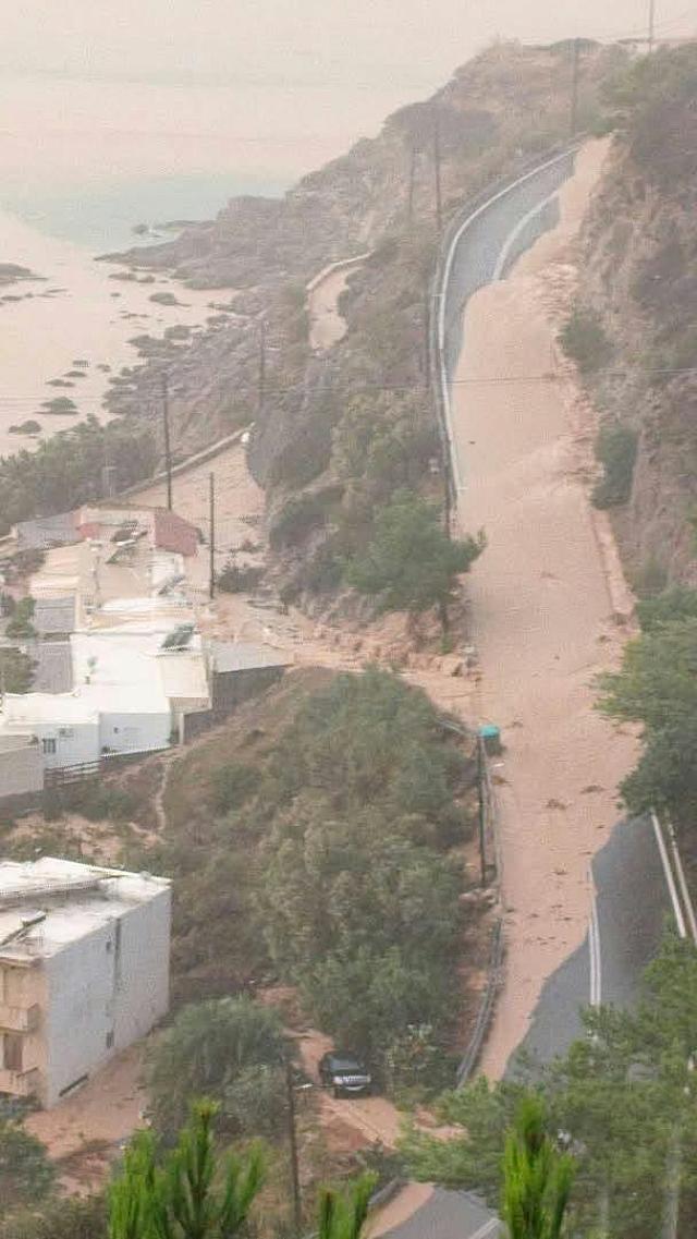 ΠΛΗΜΜΥΡΑ ΣΕ ΑΧΛΙΑ ΚΑΙ ΦΕΡΜΑ ΣΤΗΝ ΙΕΡΑΠΕΤΡΑ