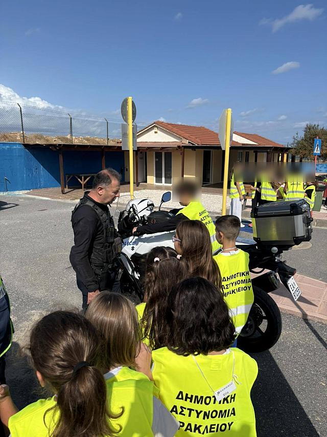 «Μαθαίνω να κυκλοφορώ στο δρόμο με ασφάλεια»