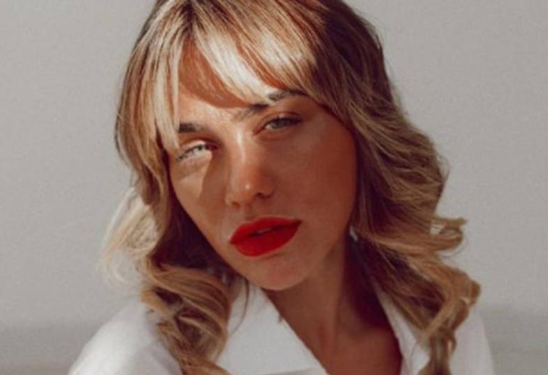 κόνι μεταξα