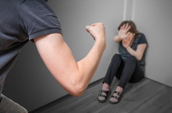 ενδοοικογενειακή βία (ΝΑ ΑΝΑΦΕΡETΑΙ ΠΑΝΤΑ Η ΠΗΓΗ - CREATE.VISTA.COM)