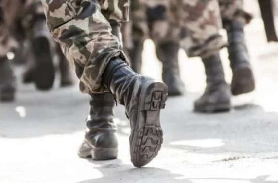 ΣΤΡΑΤΙΩΤΙΚΟΣ