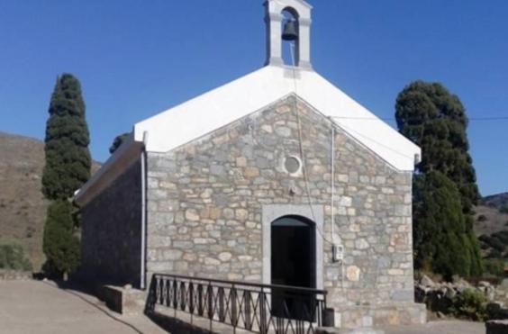 αγια τριαδα φραθια μεραμπελου