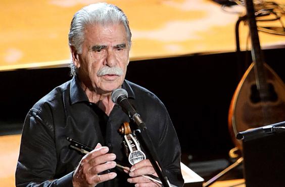 Βασίλης Σκουλάς 