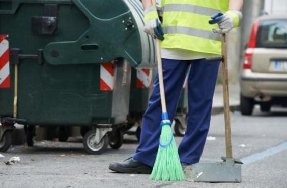 υπάλληλος καθαριότητας 