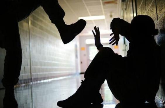 βία ανήλικοι