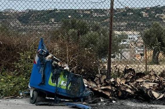 καμμένα σκουπίδια 