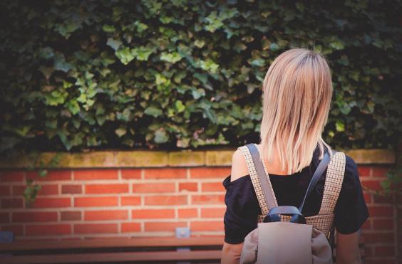 Κοπέλα (φωτογραφία από create.vista.com)