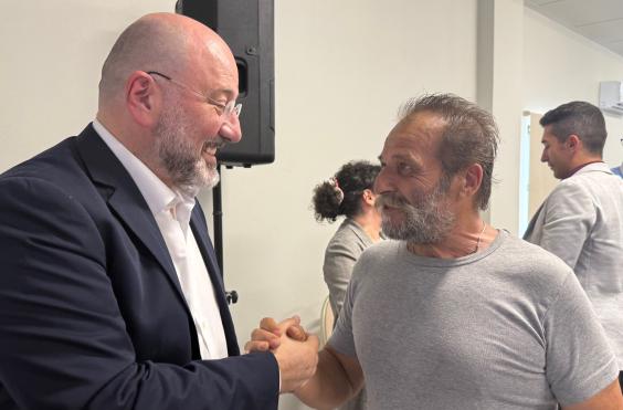 σάκης αρναούτογλου