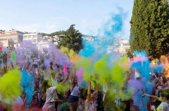 ΦΕΣΤΙΒΑΛ ΧΡΩΜΑΤΩΝ ΧΑΝΙΑ
