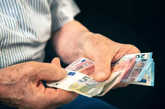 συνταξιουχοι