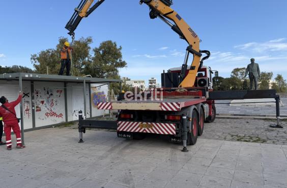 κοντεινερ - αγαλμα βενιζελου