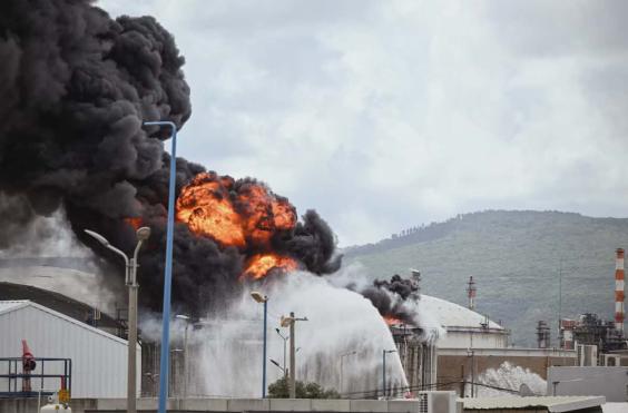 ΕΓΚΑΤΑΣΤΑΣΕΙς ΠΕΤΡΕΛΑΙΟΥ