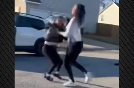 νεκρή κοπέλα, τσακωμός