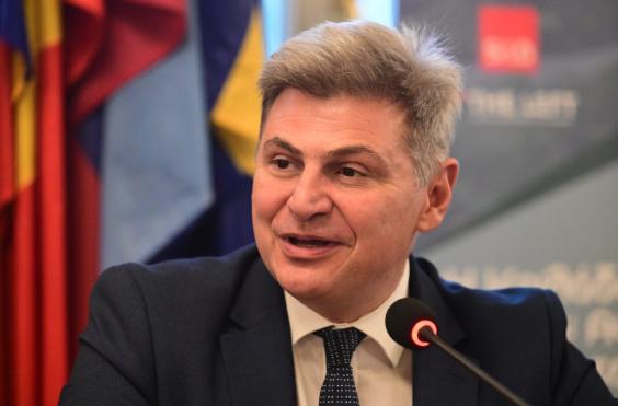 νίκος φαραντούρης