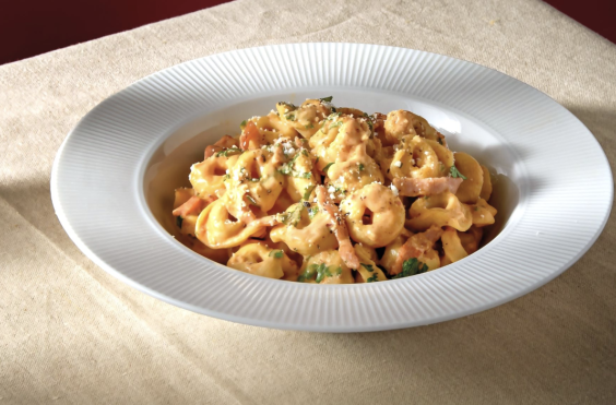 τορτελίνια, σάλτσα