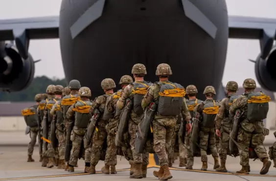 στρατιώτες 