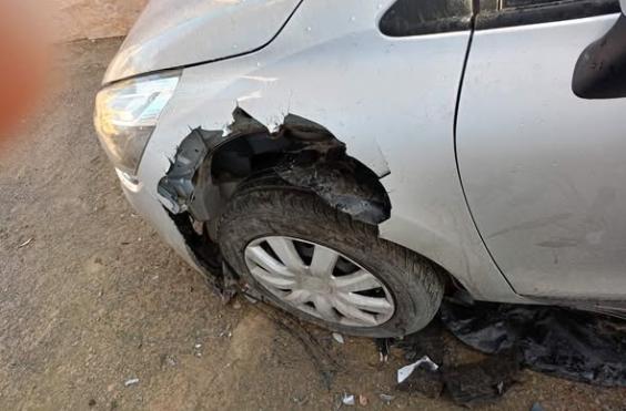 επίθεση σκύλων σε αυτοκινητο