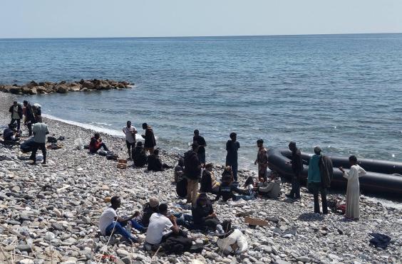 μετανάστες παραλία